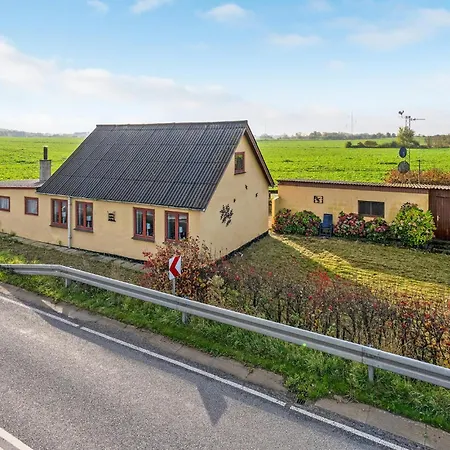 3 Bedroom Awesome In *
