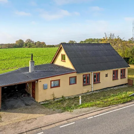 3 Bedroom Awesome In Hébergement de vacances *